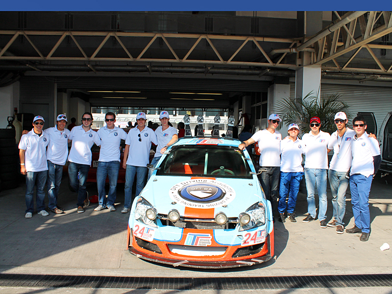 Chezito, chesito, che, Fernando Méndez, Fernando, Mendez, Mendes, Muñoz, 11, chezito11, TC2000, VWCC, Copa Notiauto, Copa Ficrea, Volkswagen Castrol Cup, Vintage, Endurance, Resistencia, WTCC, Super TC2000, Fiat 500 Cup, Fiat Trophy, Clio Cup, Superturismos, Supercopa, MTCC, BTCC, Touring Car, Panam GP Series, México, Mexico, Mejico, Polonia, USA, Estados Unidos, Republica Checa, Eslovaquia, Poland, United States, Czech Republic, Slovakia, Chile, Brno Circuit, Slovakiaring, Tor Poznan, Autodromo Hermanos Rodriguez, AHR, Magdalena Mixuca, Ecocentro Queretaro, Amozoc Puebla, Miguel E. Abed, COTA, Circuit of the Americas, Ausin Racetrack, Monterrey, Guadalajara, Cancun, DF, Porsche, Ferrari, McLaren, Volkswagen, Golf GTI, Ford, Nissan, Infiniti, Jaguar, Seat, Chevrolet, Maserati, Honda, Toyota, Mazda, General Motors, Corvette, BMW, Audi, Mercedes, Fiat, Renault, Hyundai, Ariel Atom, Lotus, Red Bull, Subaru, iRacing, rFactor, Piloto, Race Driver, Piloto de Pruebas, Test Driver, Instructor, Entrenador, Coach, Capacitador, Product Trainer, Publicidad Dinámica, Dynamic Marketing, Eventos, Events, Diseño Industrial, Industrial Design, www.chezito11.com, fernando@chezito11.com, Stilo, Helmet, OMP, Sparco, Nomex, Alpinestar, Fernando Alonso, Ayrton Senna, Alain Prost, Michael Schumacher, Juan Manuel Fangio, Jakie Stewart, James Hunt, Jim Clark, Niki Lauda, Esteban Gutierrez, Checo Perez, Sebastian Vettel, Nigel Mansell, Mika Hakinenn, Kimi Raikonen, Lewis Hamilton, Nico Rosberg, Ricardo Rodriguez, Pedro Rodriguez, Moises Solana, Sport City, Autobahner, Antera, Nabohi, Grupo Aduanal Prida, Grupo DTT, DTT Damz, Driving Training Team, DTT driving Academy, DTT Motorsports, Fundacion conduce seguro, dttdrivingacademy, BGR motorsport, BGR Simulators, Centro Dinamico Pegaso, Pirelli Driving School, Ocesa, AS3 Driver Training, Off Road Mexico.