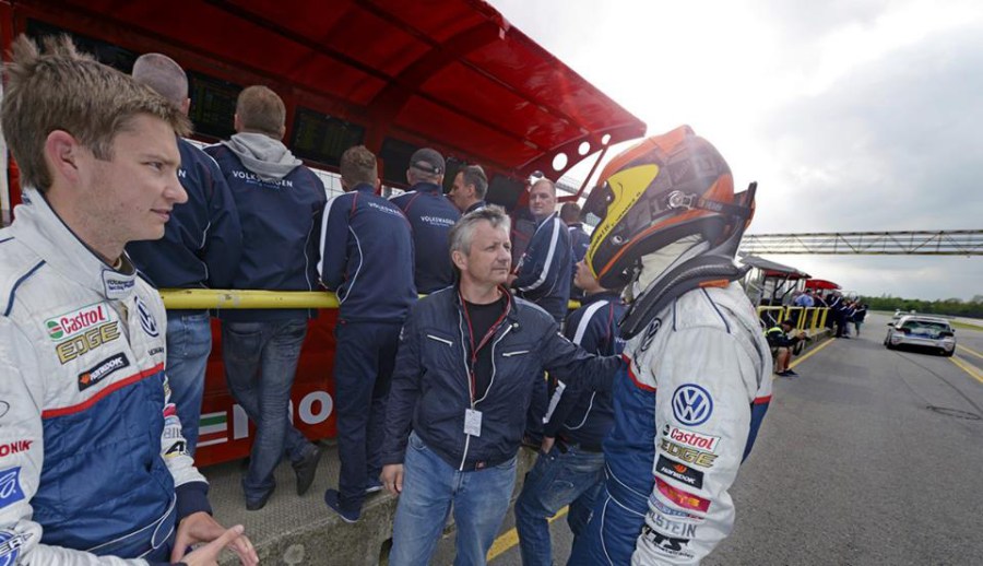 Chezito, chesito, che, Fernando Méndez, Fernando, Mendez, Mendes, Muñoz, 11, chezito11, TC2000, VWCC, Copa Notiauto, Copa Ficrea, Volkswagen Castrol Cup, Vintage, Endurance, Resistencia, WTCC, Super TC2000, Fiat 500 Cup, Fiat Trophy, Clio Cup, Superturismos, Supercopa, MTCC, BTCC, Touring Car, Panam GP Series, México, Mexico, Mejico, Polonia, USA, Estados Unidos, Republica Checa, Eslovaquia, Poland, United States, Czech Republic, Slovakia, Chile, Brno Circuit, Slovakiaring, Tor Poznan, Autodromo Hermanos Rodriguez, AHR, Magdalena Mixuca, Ecocentro Queretaro, Amozoc Puebla, Miguel E. Abed, COTA, Circuit of the Americas, Ausin Racetrack, Monterrey, Guadalajara, Cancun, DF, Porsche, Ferrari, McLaren, Volkswagen, Ford, Nissan, Infiniti, Jaguar, Seat, Chevrolet, Maserati, Honda, Toyota, Mazda, General Motors, Corvette, BMW, Audi, Mercedes, Fiat, Ariel Atom, Lotus, Red Bull, Subaru, iRacing, rFactor, Piloto, Race Driver, Piloto de Pruebas, Test Driver, Instructor, Entrenador, Coach, Capacitador, Product Trainer, Publicidad Dinámica, Dynamic Marketing, Eventos, Events, Diseño Industrial, Industrial Design, www.chezito11.com, fernando@chezito11.com, Stilo, Helmet, OMP, Sparco, Nomex, Alpinestar, Fernando Alonso, Ayrton Senna, Alain Prost, Michael Schumacher, Juan Manuel Fangio, Jakie Stewart, James Hunt, Jim Clark, Niki Lauda, Esteban Gutierrez, Checo Perez, Sebastian Vettel, Nigel Mansell, Mika Hakinenn, Kimi Raikonen, Lewis Hamilton, Nico Rosberg, Ricardo Rodriguez, Pedro Rodriguez, Moises Solana, Sport City, Autobahner, Antera, Nabohi, Grupo Aduanal Prida, Grupo DTT, DTT Damz, Driving Training Team, DTT driving Academy, DTT Motorsports, Fundacion conduce seguro, dttdrivingacademy, BGR motorsport, BGR Simulators, Centro Dinamico Pegaso, Pirelli Driving School, Ocesa, AS3 Driver Training, Off Road Mexico.