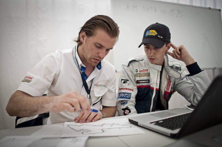 Chezito, chesito, che, Fernando Méndez, Fernando, Mendez, Mendes, Muñoz, 11, chezito11, TC2000, VWCC, Copa Notiauto, Copa Ficrea, Volkswagen Castrol Cup, Vintage, Endurance, Resistencia, WTCC, Super TC2000, Fiat 500 Cup, Fiat Trophy, Clio Cup, Superturismos, Supercopa, MTCC, BTCC, Touring Car, Panam GP Series, México, Mexico, Mejico, Polonia, USA, Estados Unidos, Republica Checa, Eslovaquia, Poland, United States, Czech Republic, Slovakia, Chile, Brno Circuit, Slovakiaring, Tor Poznan, Autodromo Hermanos Rodriguez, AHR, Magdalena Mixuca, Ecocentro Queretaro, Amozoc Puebla, Miguel E. Abed, COTA, Circuit of the Americas, Ausin Racetrack, Monterrey, Guadalajara, Cancun, DF, Porsche, Ferrari, McLaren, Volkswagen, Ford, Nissan, Infiniti, Jaguar, Seat, Chevrolet, Maserati, Honda, Toyota, Mazda, General Motors, Corvette, BMW, Audi, Mercedes, Fiat, Ariel Atom, Lotus, Red Bull, Subaru, iRacing, rFactor, Piloto, Race Driver, Piloto de Pruebas, Test Driver, Instructor, Entrenador, Coach, Capacitador, Product Trainer, Publicidad Dinámica, Dynamic Marketing, Eventos, Events, Diseño Industrial, Industrial Design, www.chezito11.com, fernando@chezito11.com, Stilo, Helmet, OMP, Sparco, Nomex, Alpinestar, Fernando Alonso, Ayrton Senna, Alain Prost, Michael Schumacher, Juan Manuel Fangio, Jakie Stewart, James Hunt, Jim Clark, Niki Lauda, Esteban Gutierrez, Checo Perez, Sebastian Vettel, Nigel Mansell, Mika Hakinenn, Kimi Raikonen, Lewis Hamilton, Nico Rosberg, Ricardo Rodriguez, Pedro Rodriguez, Moises Solana, Sport City, Autobahner, Antera, Nabohi, Grupo Aduanal Prida, Grupo DTT, DTT Damz, Driving Training Team, DTT driving Academy, DTT Motorsports, Fundacion conduce seguro, dttdrivingacademy, BGR motorsport, BGR Simulators, Centro Dinamico Pegaso, Pirelli Driving School, Ocesa, AS3 Driver Training, Off Road Mexico.